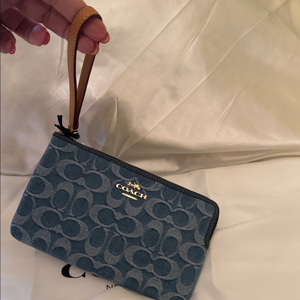 💙Coach NWT Blue Denim Large Corner Zip Wristlet with Gold Accents - Picture 7 of 7